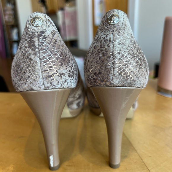 Anne Klein neutral heels - Picture 3 of 3